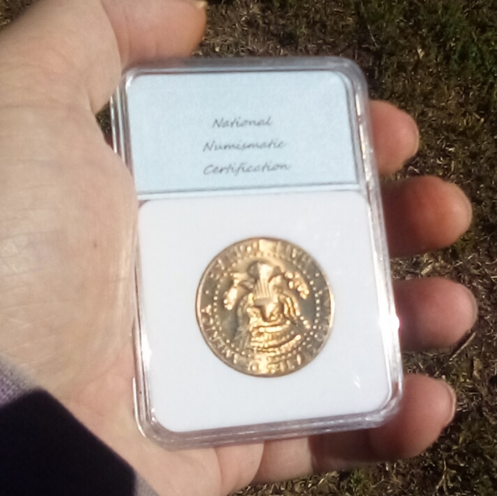 1987-D Gold Tone Kennedy Half Dollar Coin - Picture 2 of 5
